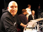 Cédric et son équipe sur le plateau de Beta Test.